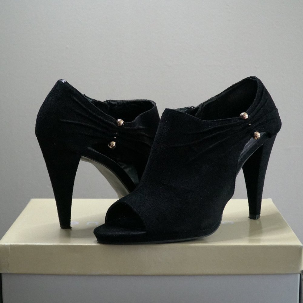 COPY - Ann Marino Black Heels Emboss Size 10
